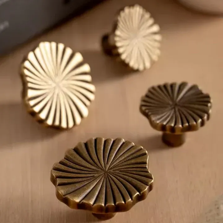 ASHFORD | Floral Old-school Cabinet Knob | Easy Installation