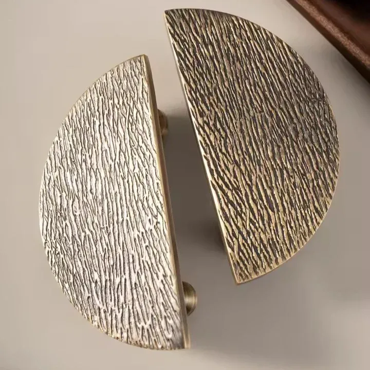 Soft-Close Dampened MONTCLAIR | Circular Cabinet Handle