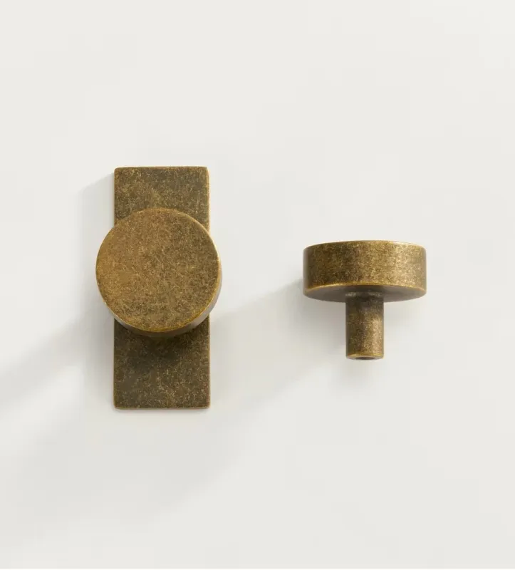 THORNFIELD | Antique Snowflake Rustic gold Round Knob