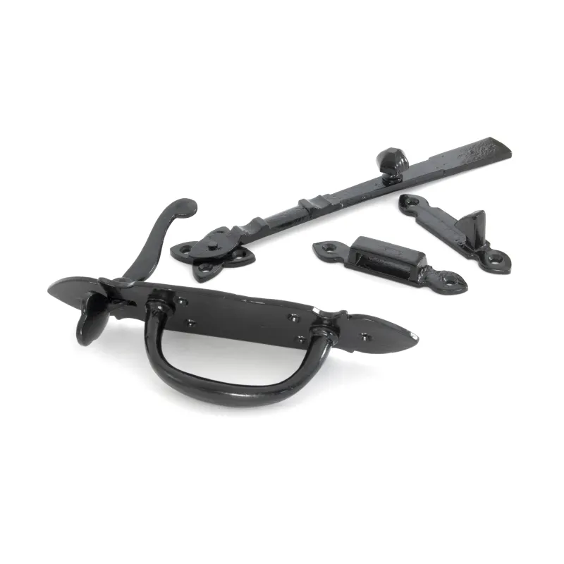 Jet-black Cast Suffolk Latch | From Anvil