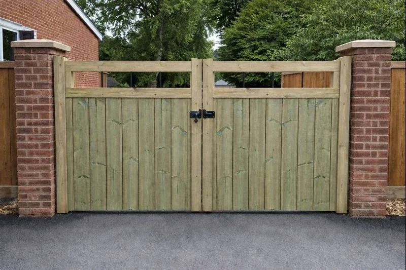 Wooden garden driveway gates, garden gates wooden 5ft 150cm High, Double Driveway Wooden Garden Gates, Timber Cottage Driv...