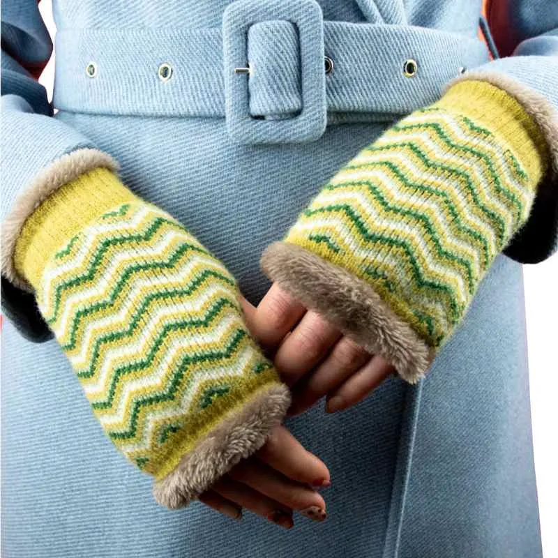 Cosy Wrist Warmers Zig Zag Mustard