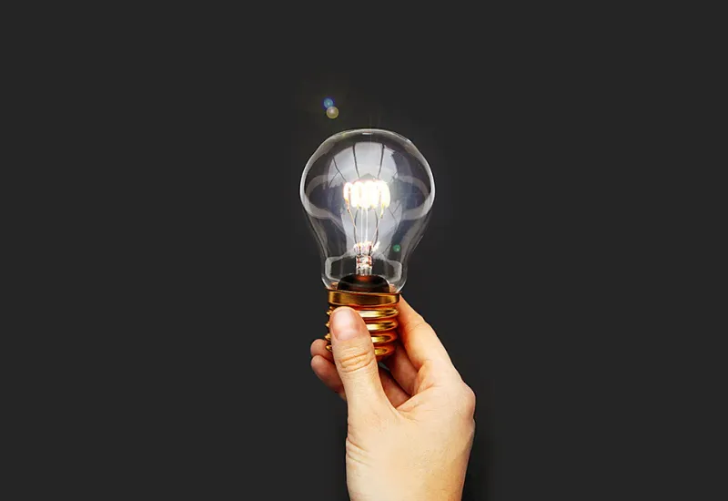 Battery-operated Lightbulb Lamp Warm White 2700K