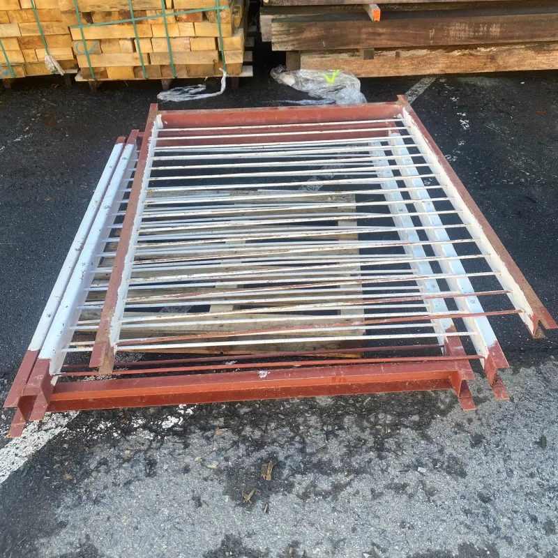 Garde-corps acier rouge - 1940 x 1620 x 100 mm