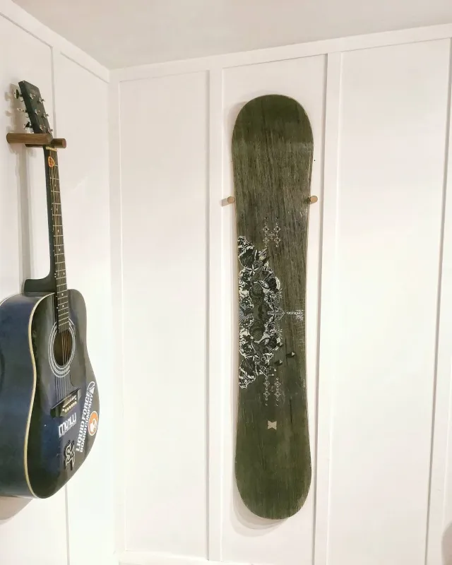 Floating Snowboard Holder Wall Fix / minimalist simple guitar rack