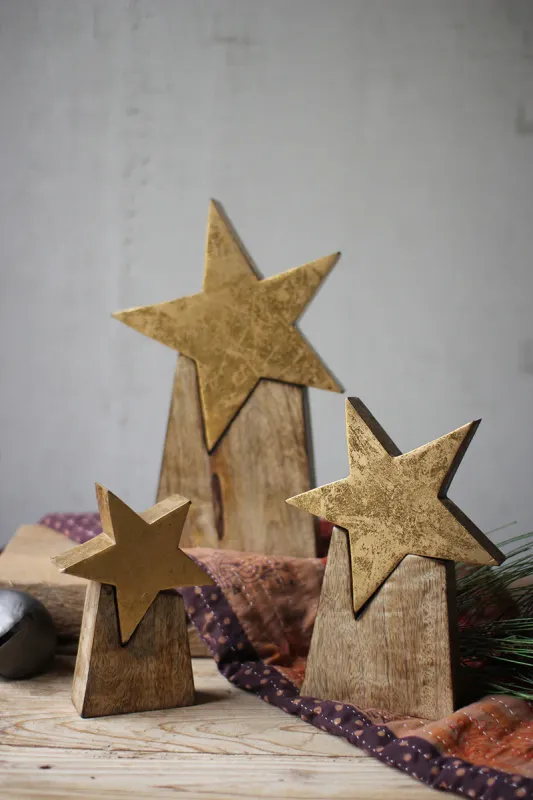Wooden star on base, adjust 3