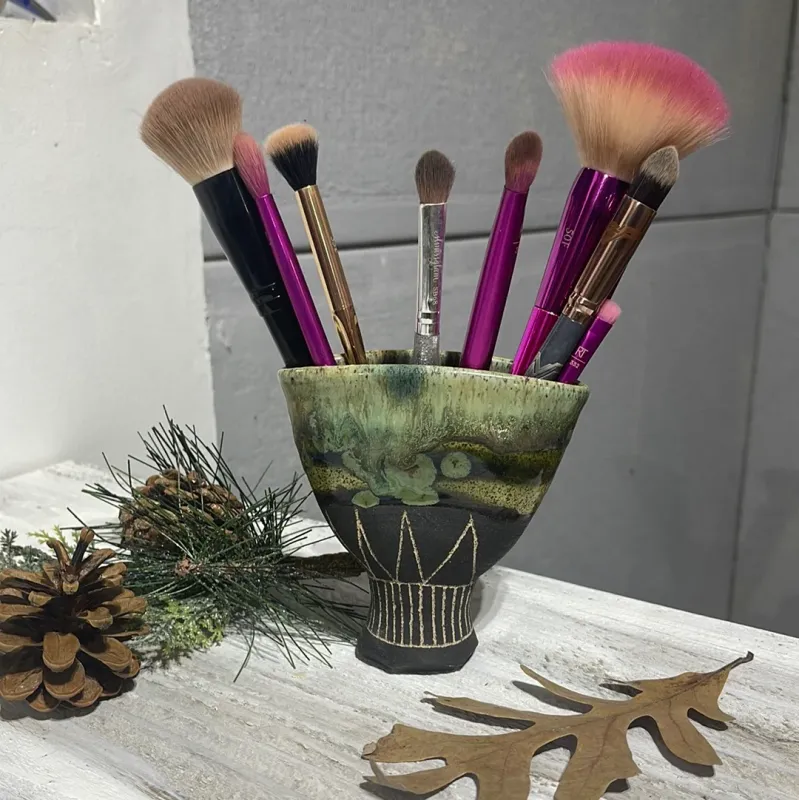 Cordless Brush Holder No. 1