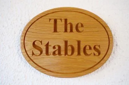 Multi-Purpose Basic Oak Oval House Name Sign. (L 23cm : H 18cm : D 2.5cm.)