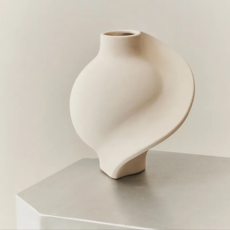 Stud Finder Ceramic Pirout Vase 01 Whole White