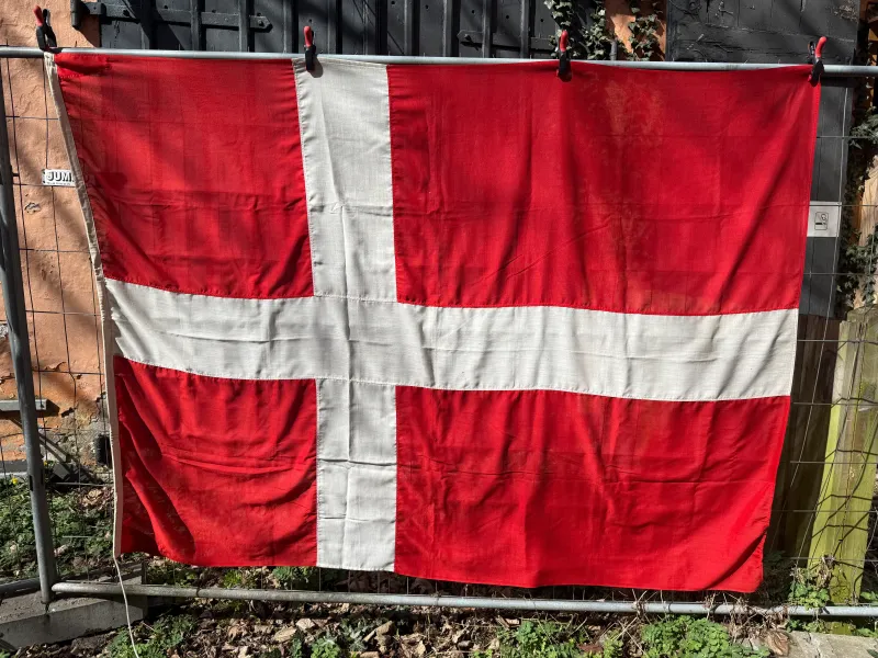 Timeless Dannebrog flag 160x220 flagpole, from mid-1900s.