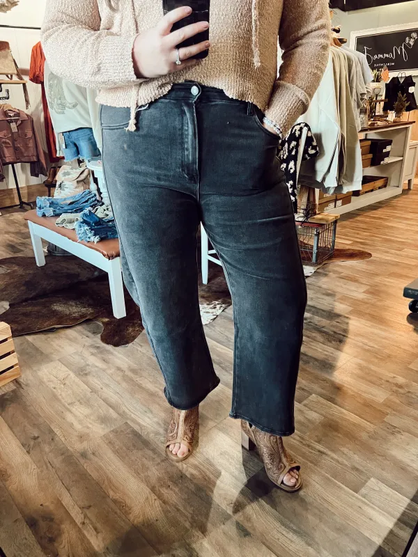 TWO TONE SIDE PANEL BARREL CROP JEAN
