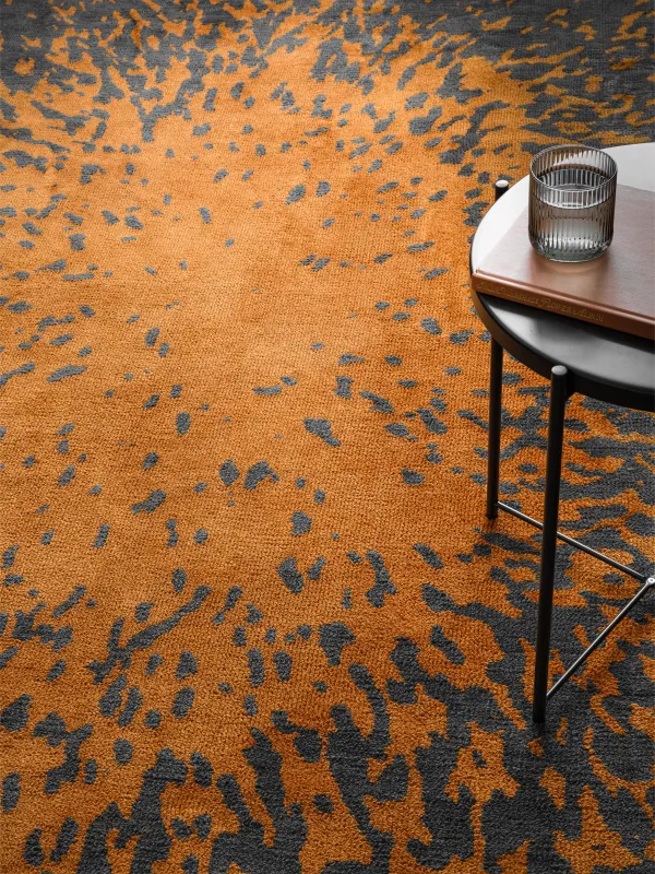 Wilder Splash Spice Rug – Contemporary Amber & Charcoal Rug